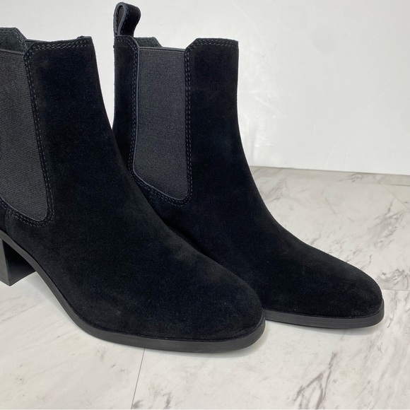 New! Steve Madden Rhiannon Black Suede Chelsea Bootie 7 1/2 M - Picture 9 of 14